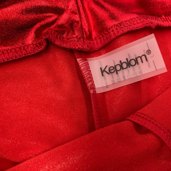 Red metallic shorts - Picture 2 of 3